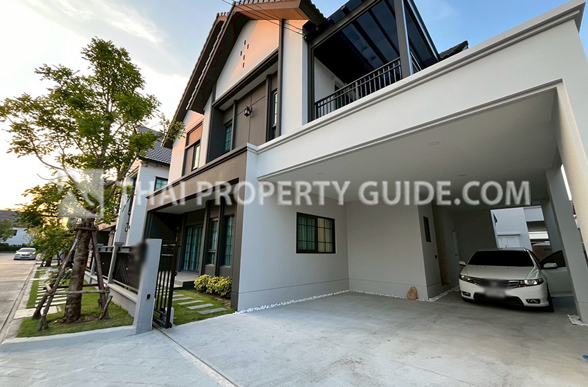 House with Shared Pool in Bangnatrad 